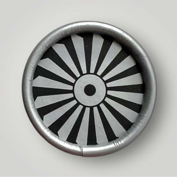 Delta Air Lines Salt Pepper Shaker Engine Collectible Travel Souvenir D One New - Picture 3 of 12